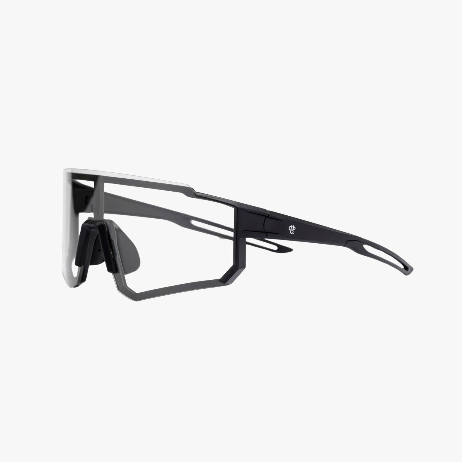 Detalle de la lente transparente Cat 0 (99,8% VLT) en las gafas CHPO Siri Black Clear para noche y baja luz