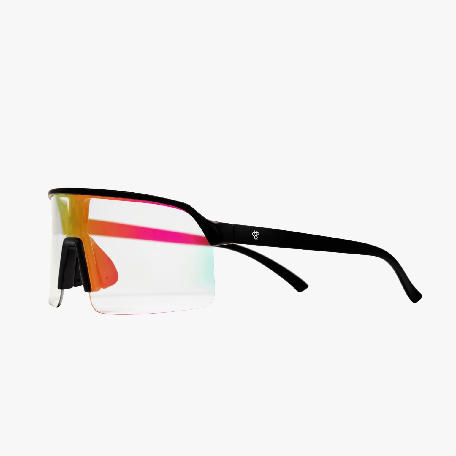 Perfil de las gafas CHPO Nestor negras con lente fotocromática roja y puente estrecho