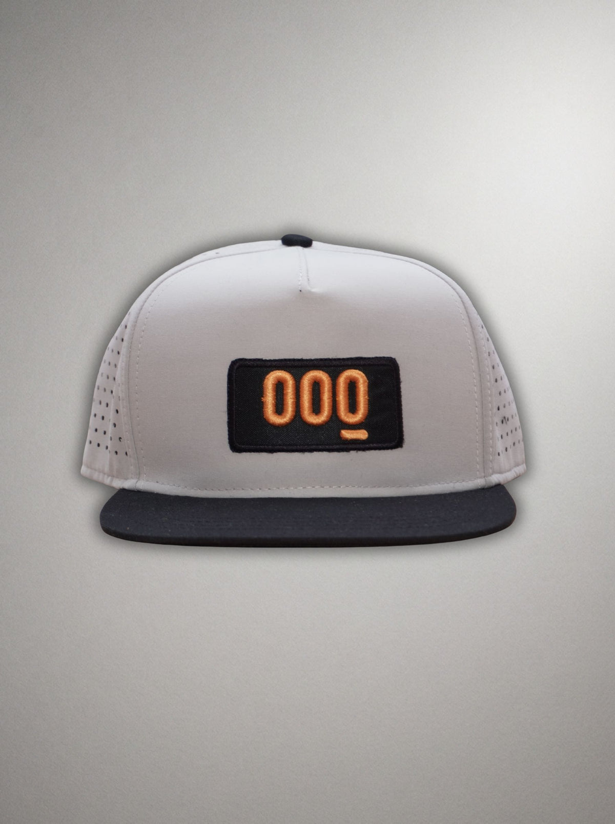 vista frontal gorra gris mustard bordada mooquer