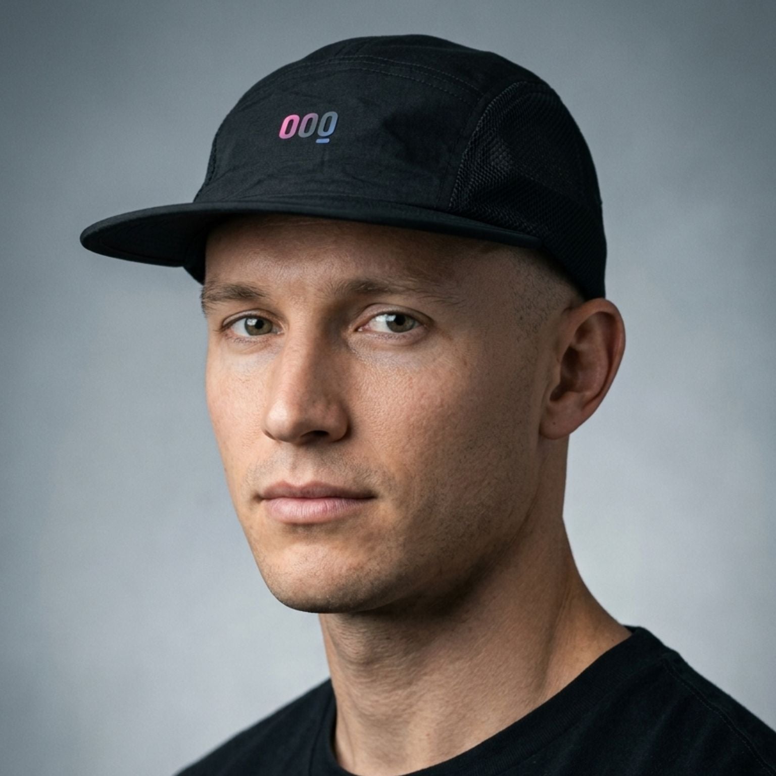 Gorra negra de trail running plegable y ligera MOOQUER