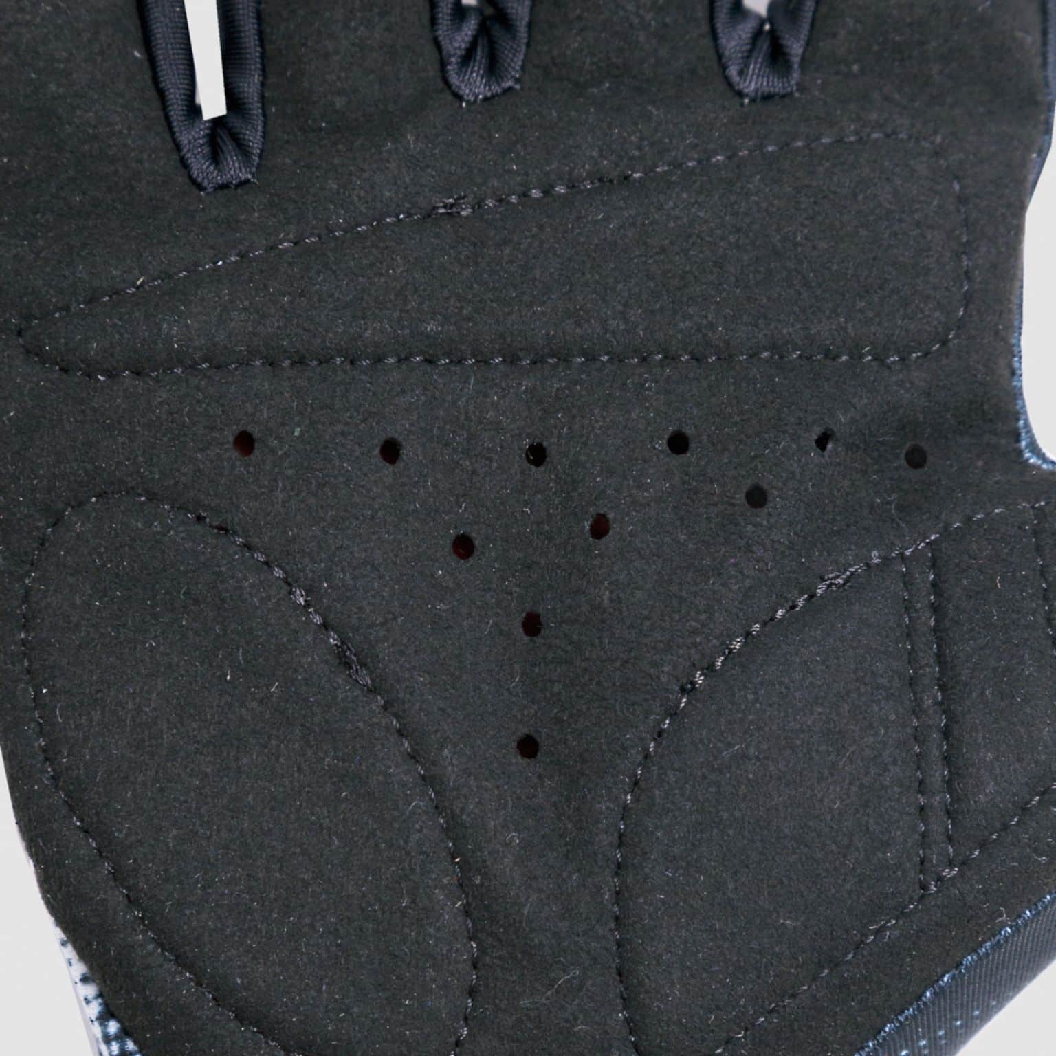 Dorso fino y aerodinámico en los guantes cortos Aero Factory Road, ajuste cómodo