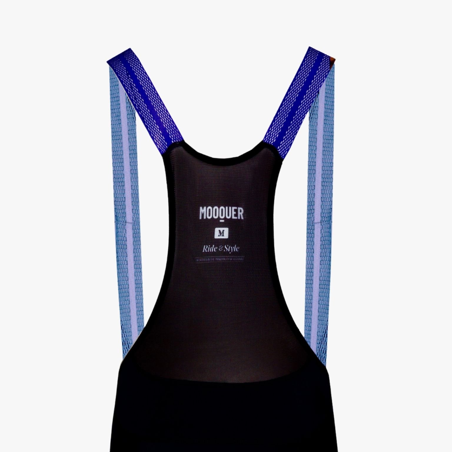 Detalle de la badana italiana Mooquer Float Road en el culotte bib Corsa Pro Deep Black para largas distancias