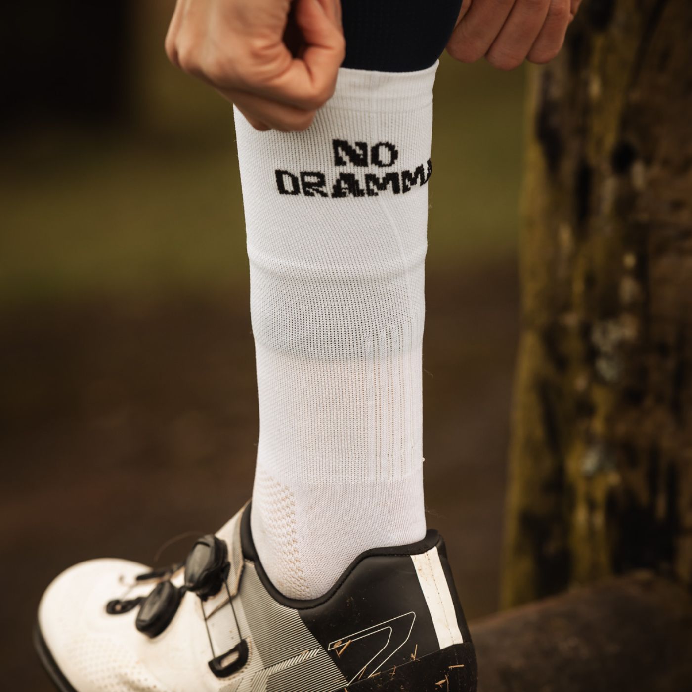 calcetines de ciclismo blancos altos hechos en espana mooquer