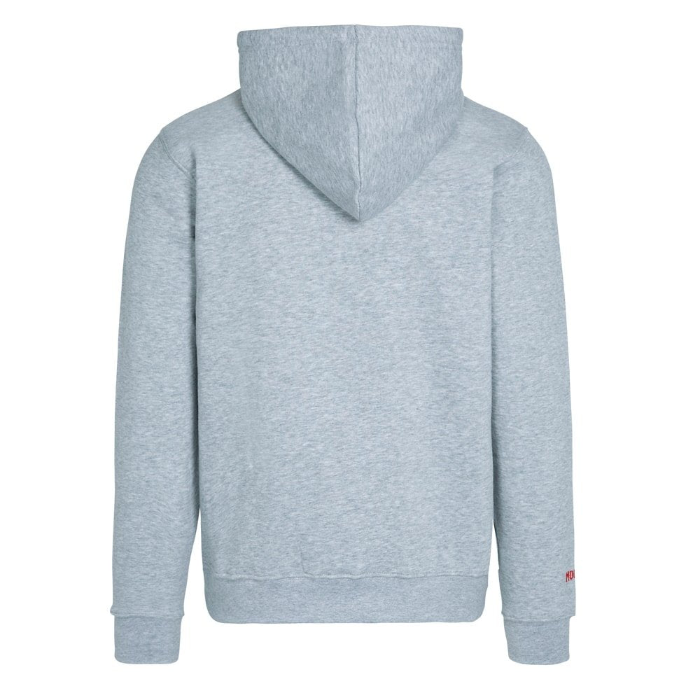 Detalle del bordado minimalista en la manga derecha de la sudadera Grey Factory, realizado en Asturias