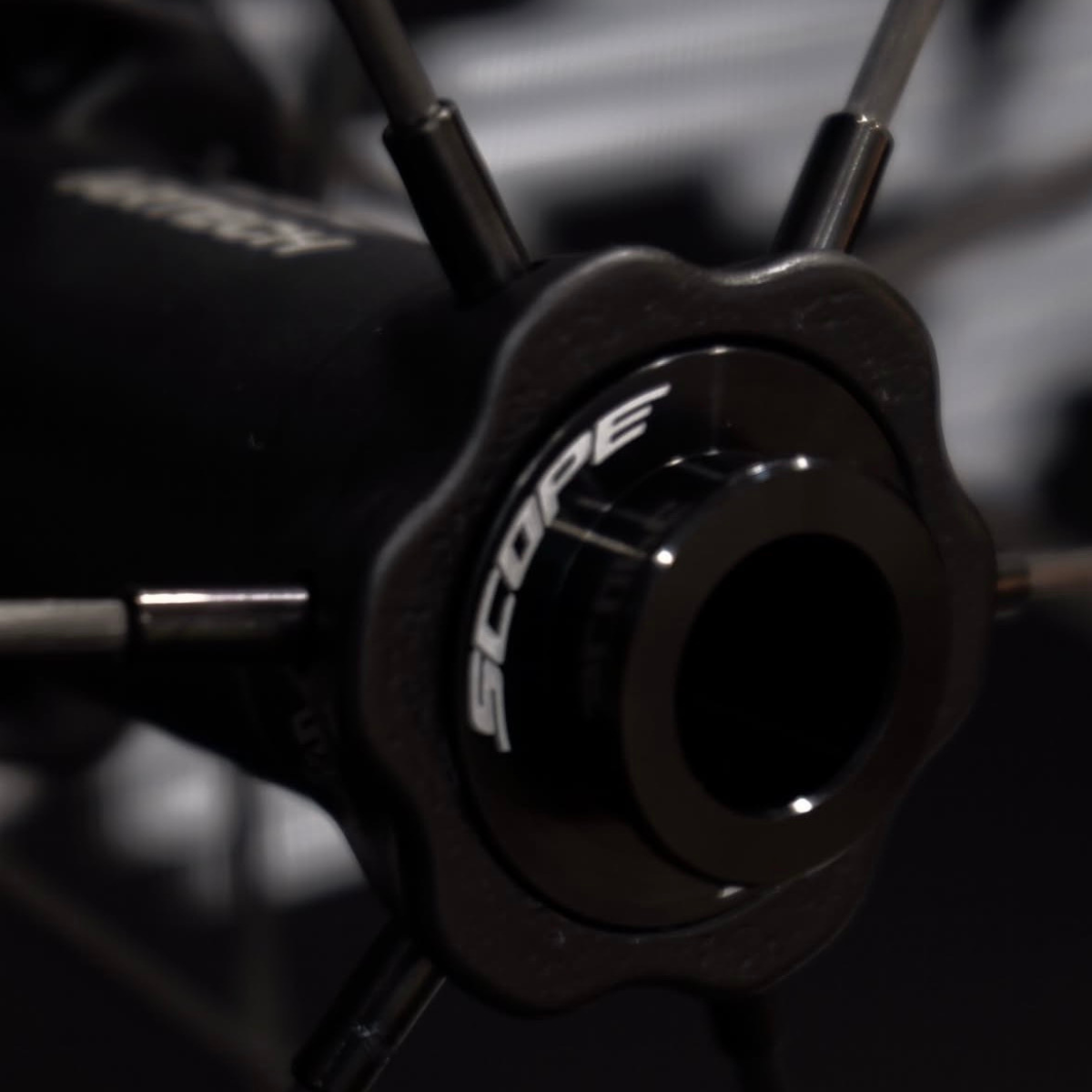 detalle radios ruedas Scope de carbono ciclismo de carretera Mooquer punto de venta oficial