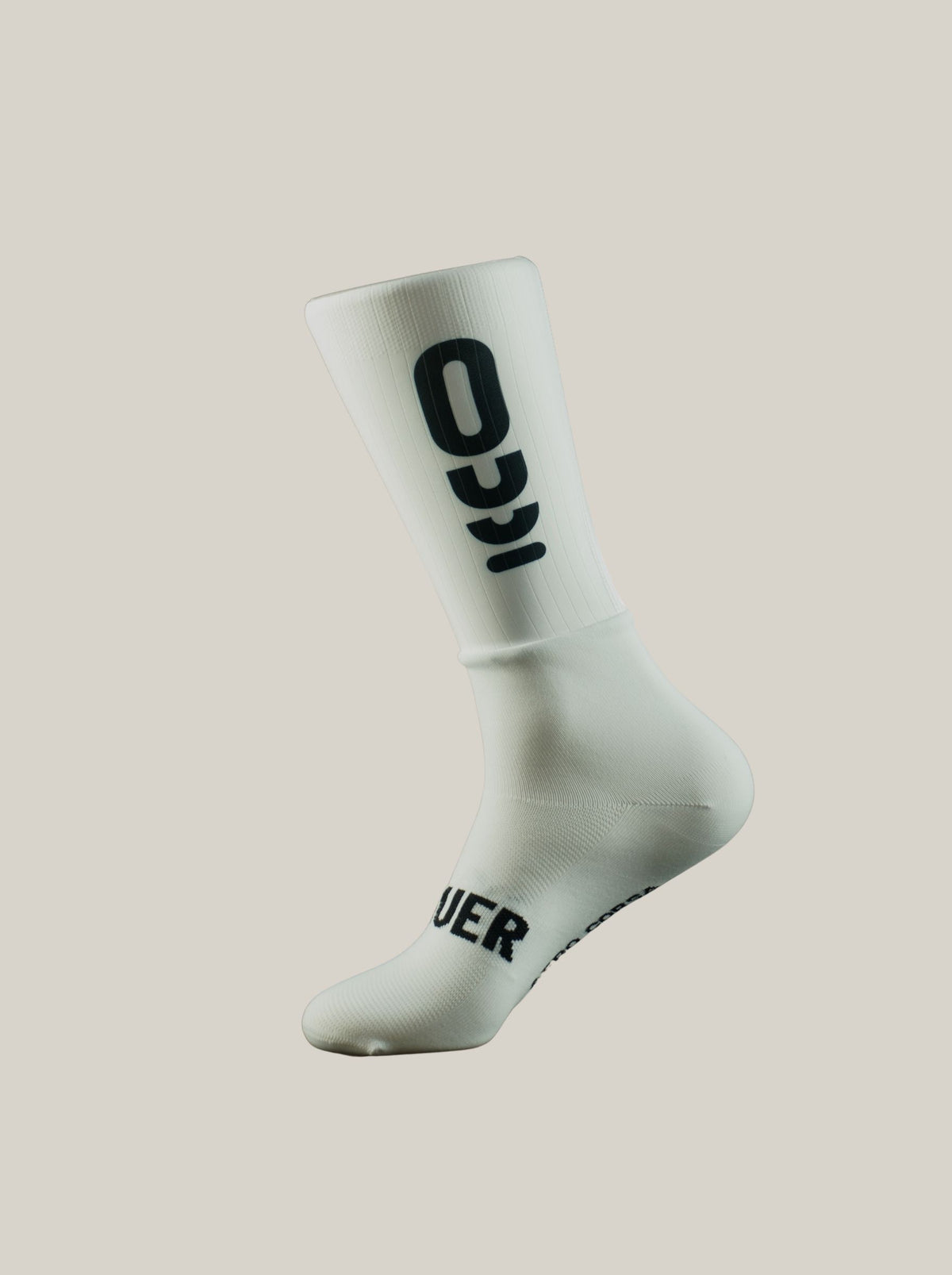Perfil de los calcetines Aero White Corsa con la caña de 20 centímetros