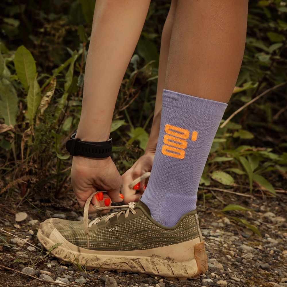 calcetines mooquer morados con naranja para correr ultra trail running