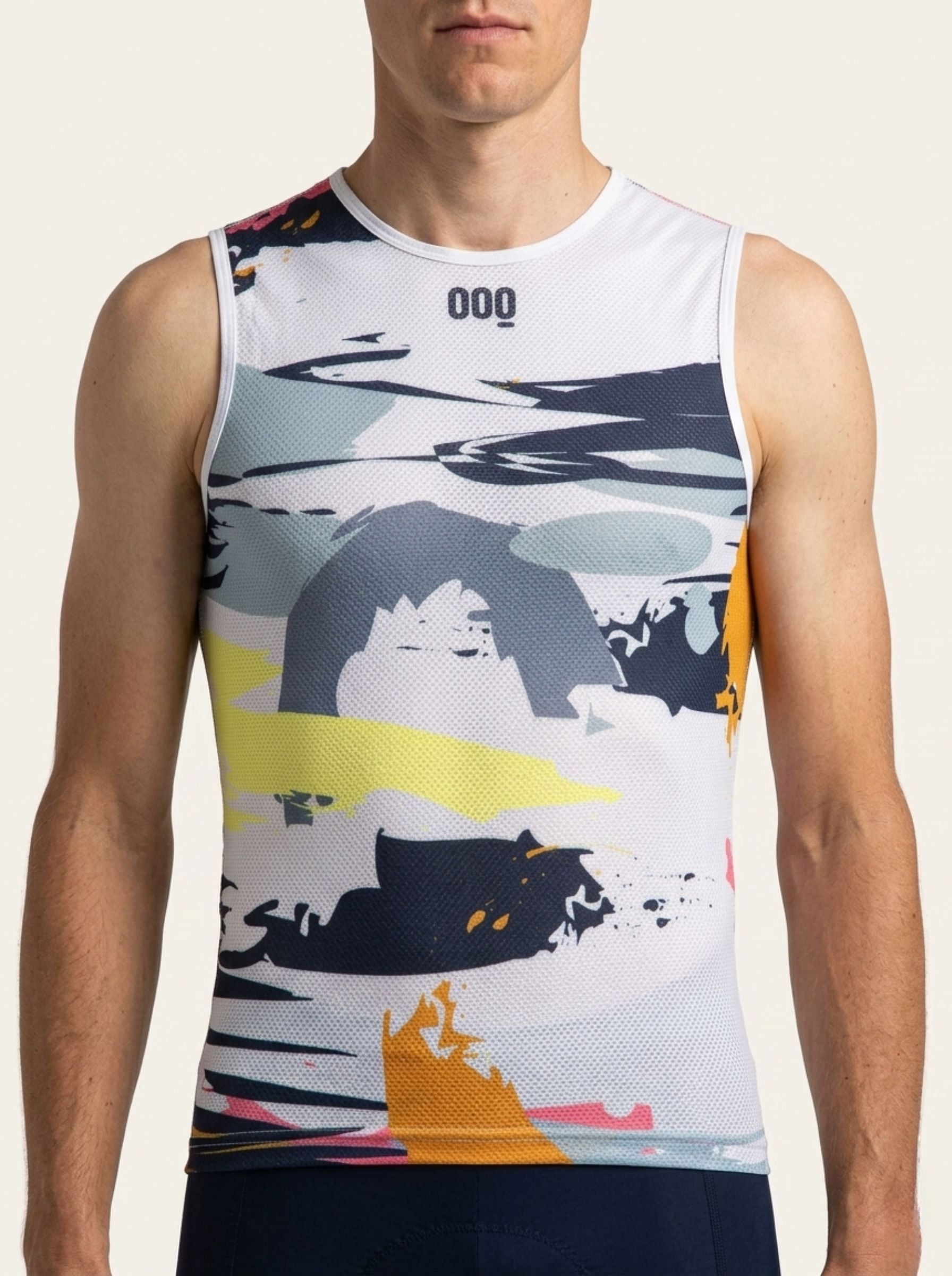 Camiseta interior de ciclismo sin mangas en rejilla blanca con estampado camuflaje azul, amarillo y naranja, vista frontal