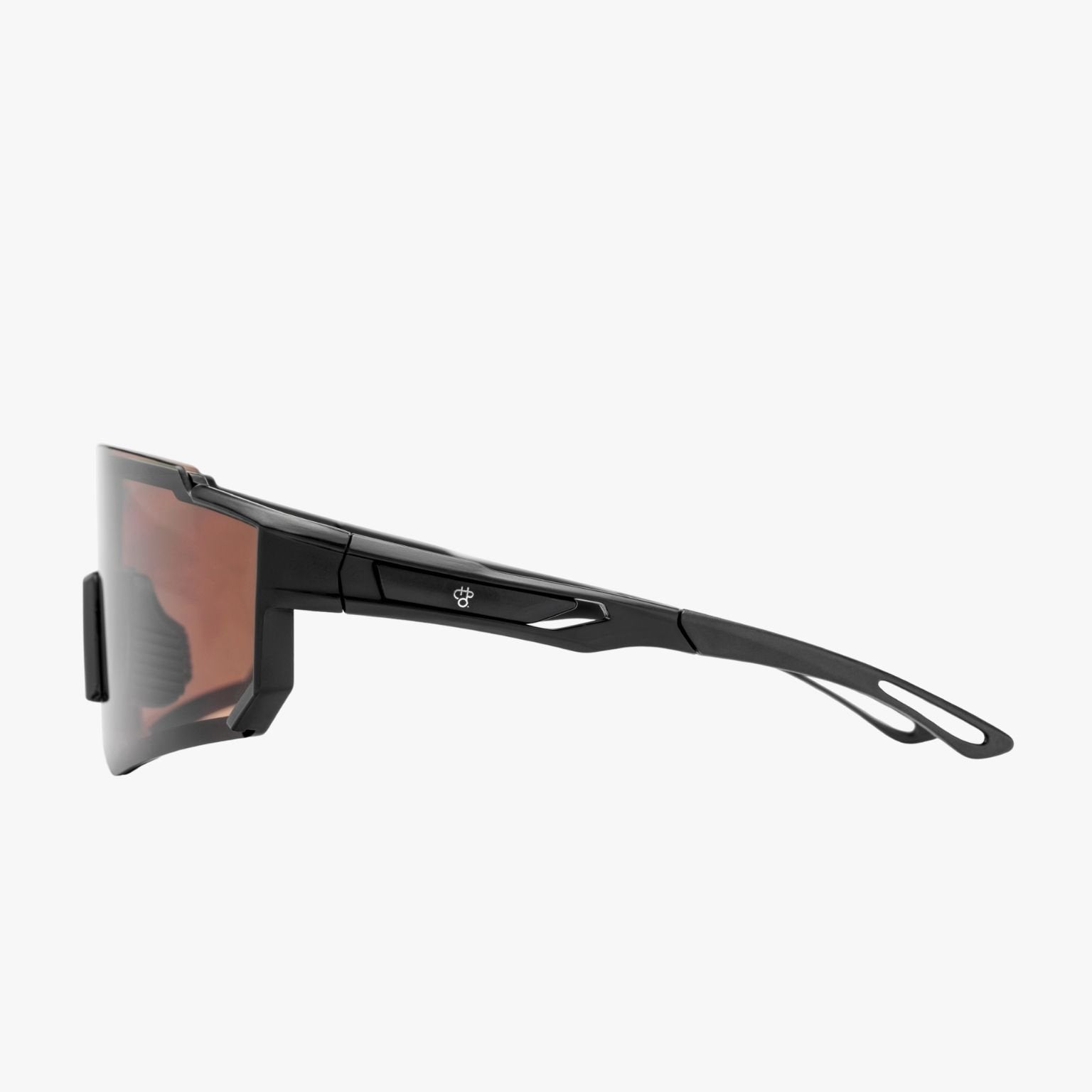 Nariz con goma ajustable y diseño pantalla aero en las CHPO Siri Black Amber para ajuste estable bajo casco

Select 81 more words to run Humanizer.
