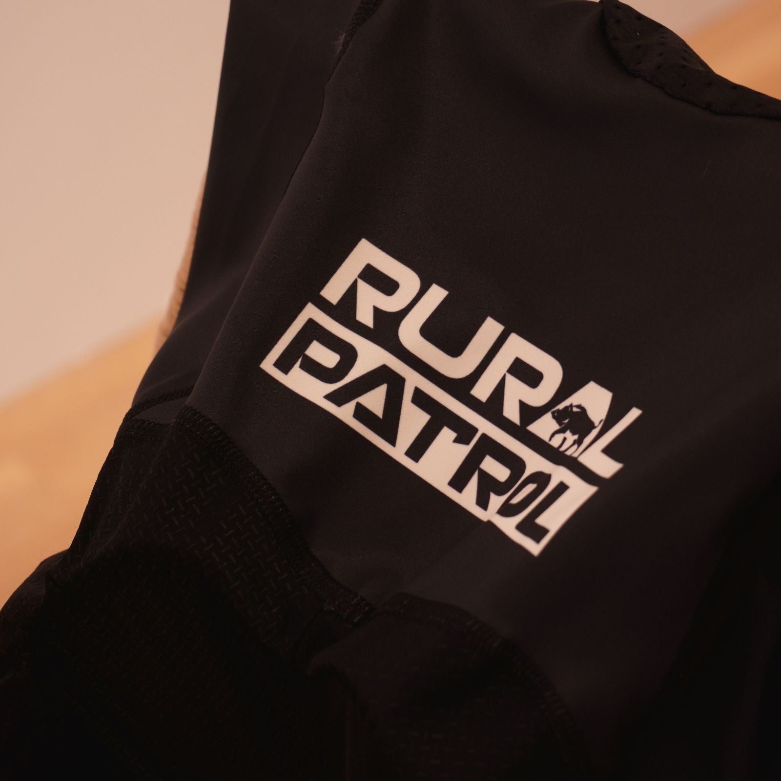 culotte de ciclismo negro personalizado para equipos y clubes hecho en Italia por Mooquer