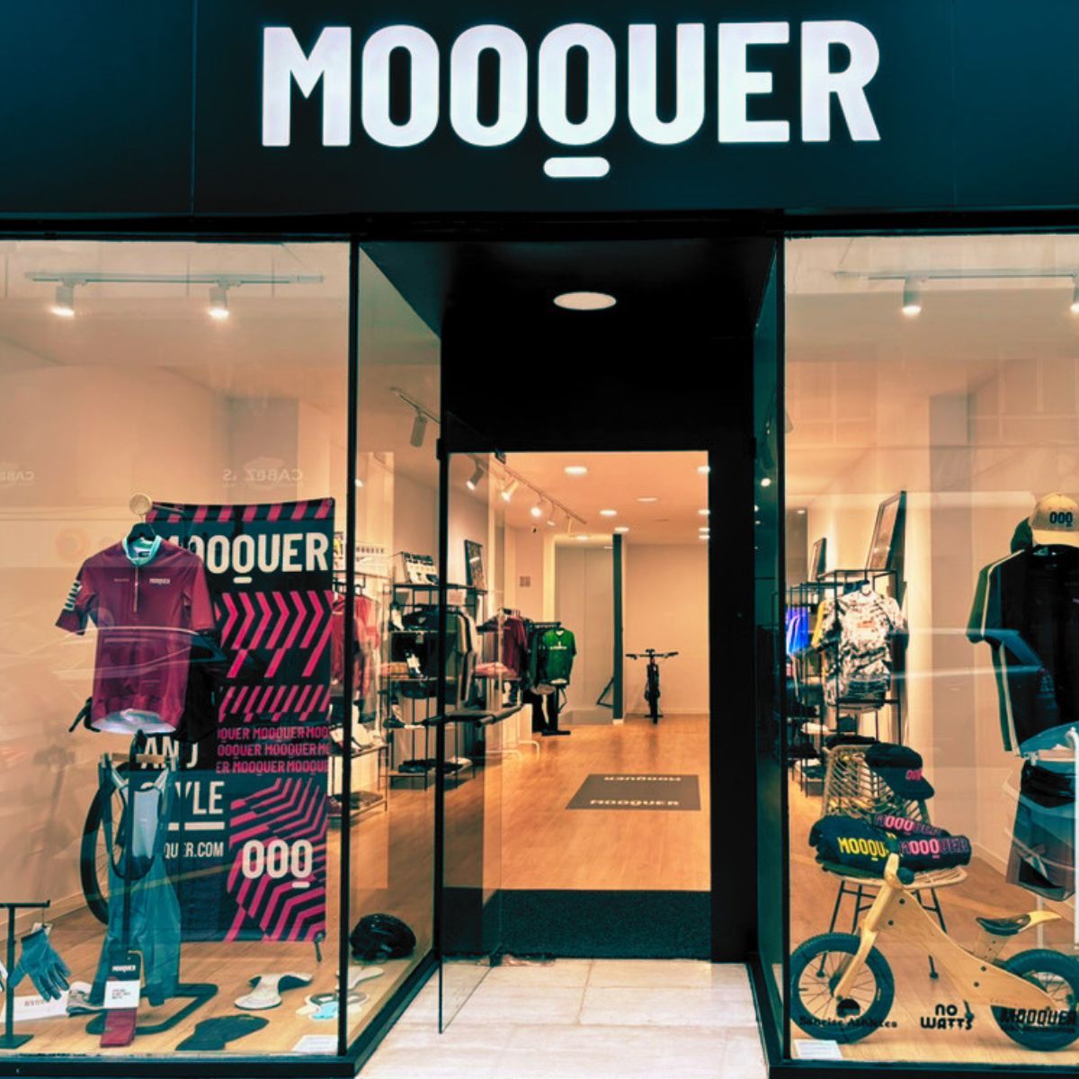 Donde comprar ropa de ciclismo y accesorios en Oviedo - Asturias. Mooquer es una tienda especializada en ropa ciclista, ropa de running y trail