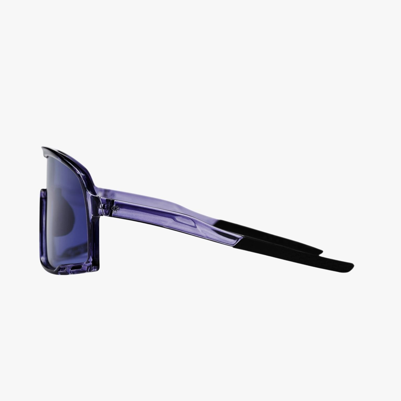 Detalle de la lente polarizada en las gafas CHPO Henrik Indigo Polarized para controlar reflejos con sol intenso