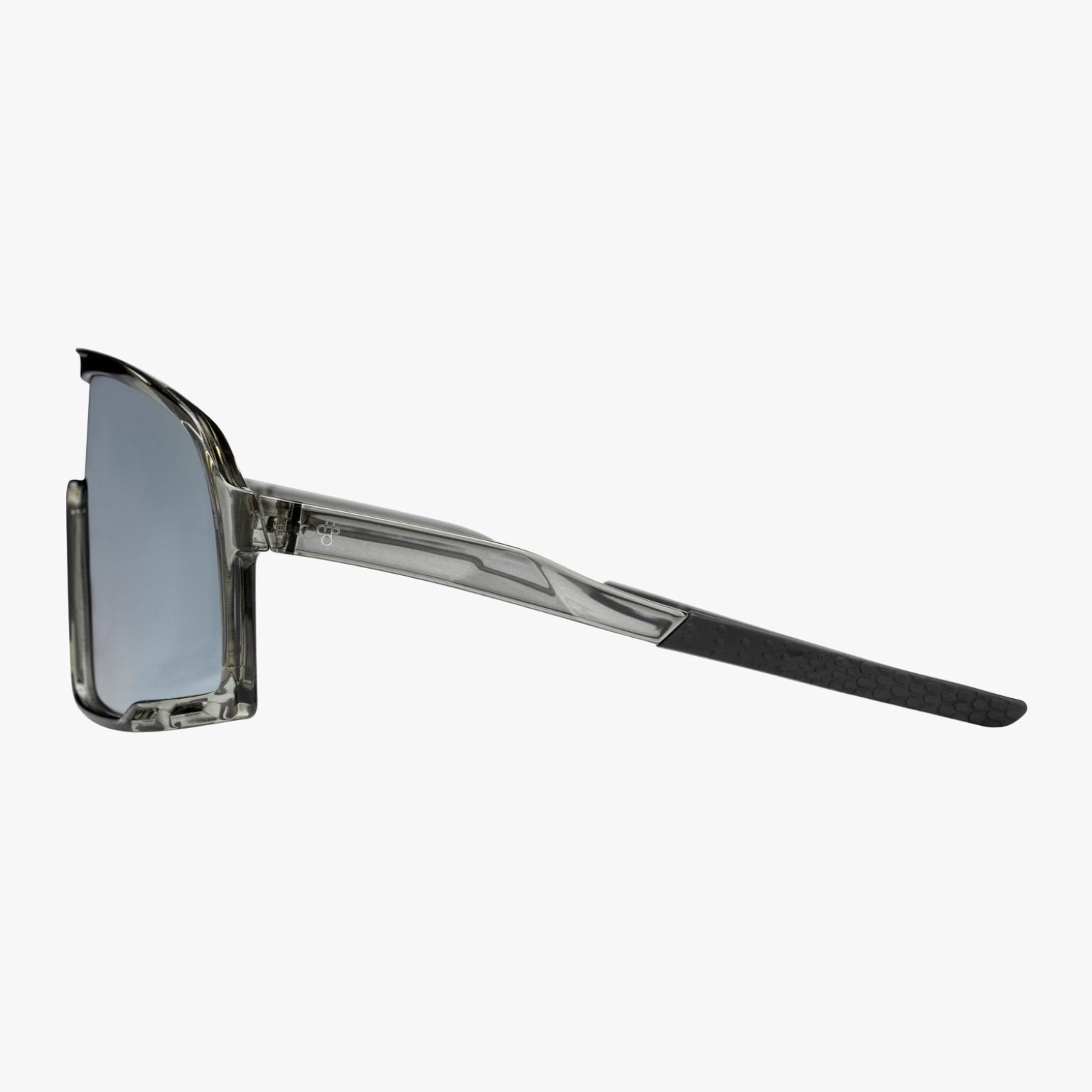 Detalle de la lente espejo plateada polarizada en las gafas CHPO Henrik Silver Mirror para sol intenso