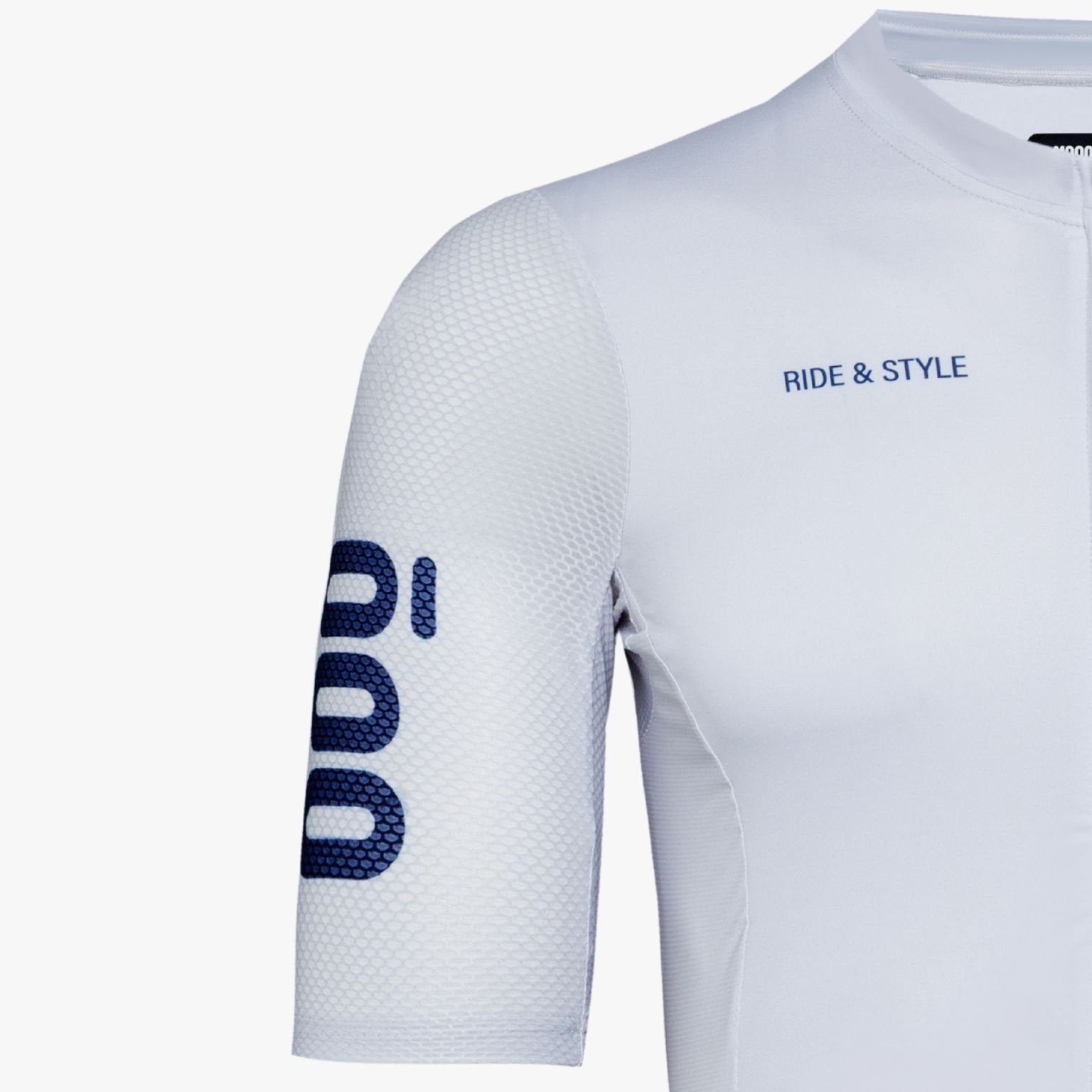 Detalle de la cremallera YKK japonesa en el maillot de ciclismo Grey Supreme