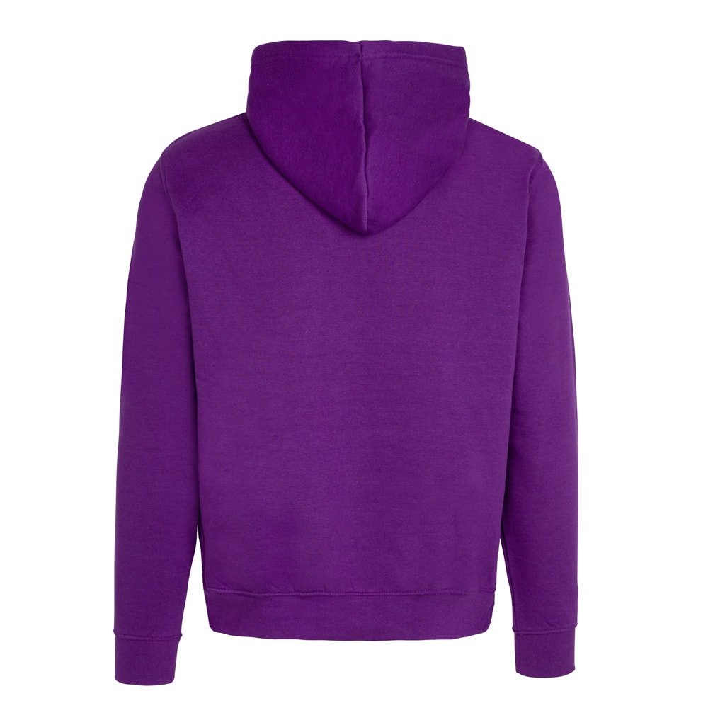 Detalle del bordado minimalista en la manga de la sudadera Purple Factory, alta densidad de puntada